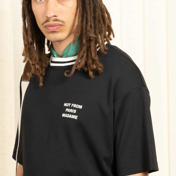 Drôle De Monsieur Slogan Sport T-shirt Zwart